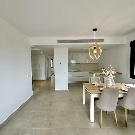 Iconic By United Renters Apartment